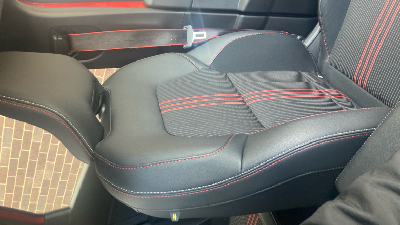 Renault Captur 1.3 Mild hybrid 140 R.S. Line 5dr Petrol Hatchback